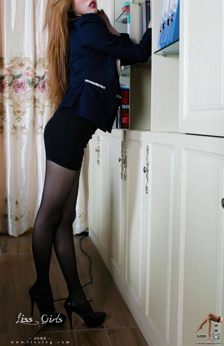 丽丝映像美女模特筱纯职场OL黑丝美腿办公室系列第二季-15