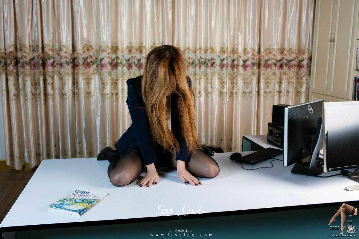 丽丝映像美女模特筱纯职场OL黑丝美腿办公室系列第二季-47