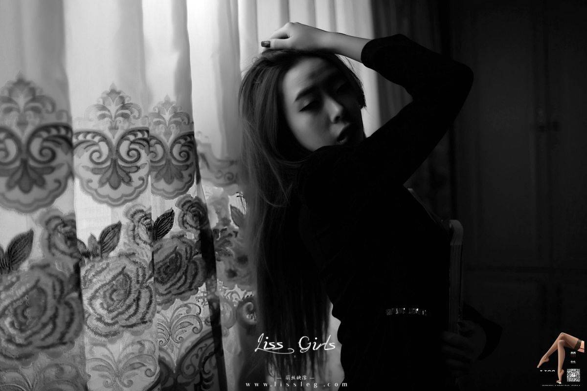 丽丝映像美女模特筱纯职场OL黑丝美腿办公室系列第二季-45