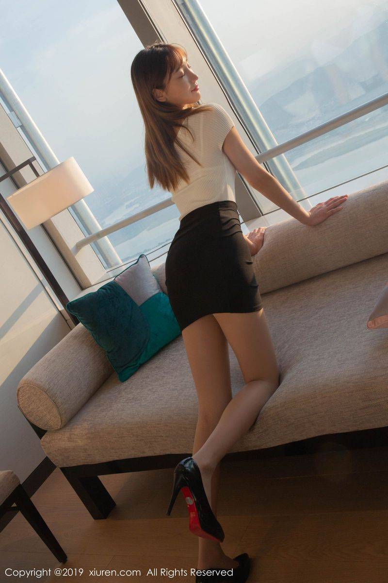 秀人网新秀嫩模陆萱萱吊带长裙极品身材内衣诱惑首套写真-9