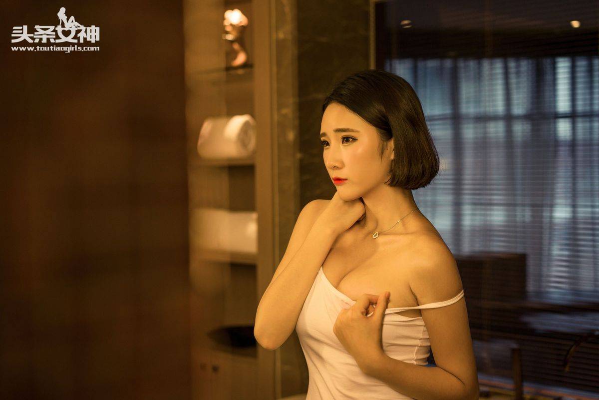 头条女神美女模特秦若兮樱桃小嘴性感玉足短发气质写真-35