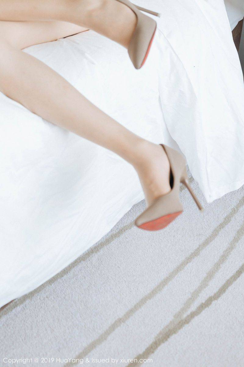 花漾写真性感女神付艺轩肉色丝袜修长美腿情趣诱惑套图-18