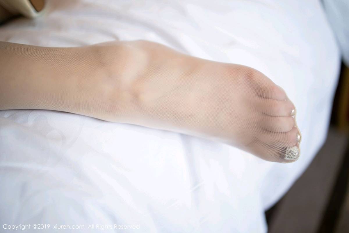 秀人网性感女神杨晨晨sugar白色长裙丝袜美腿足量精彩美图-77