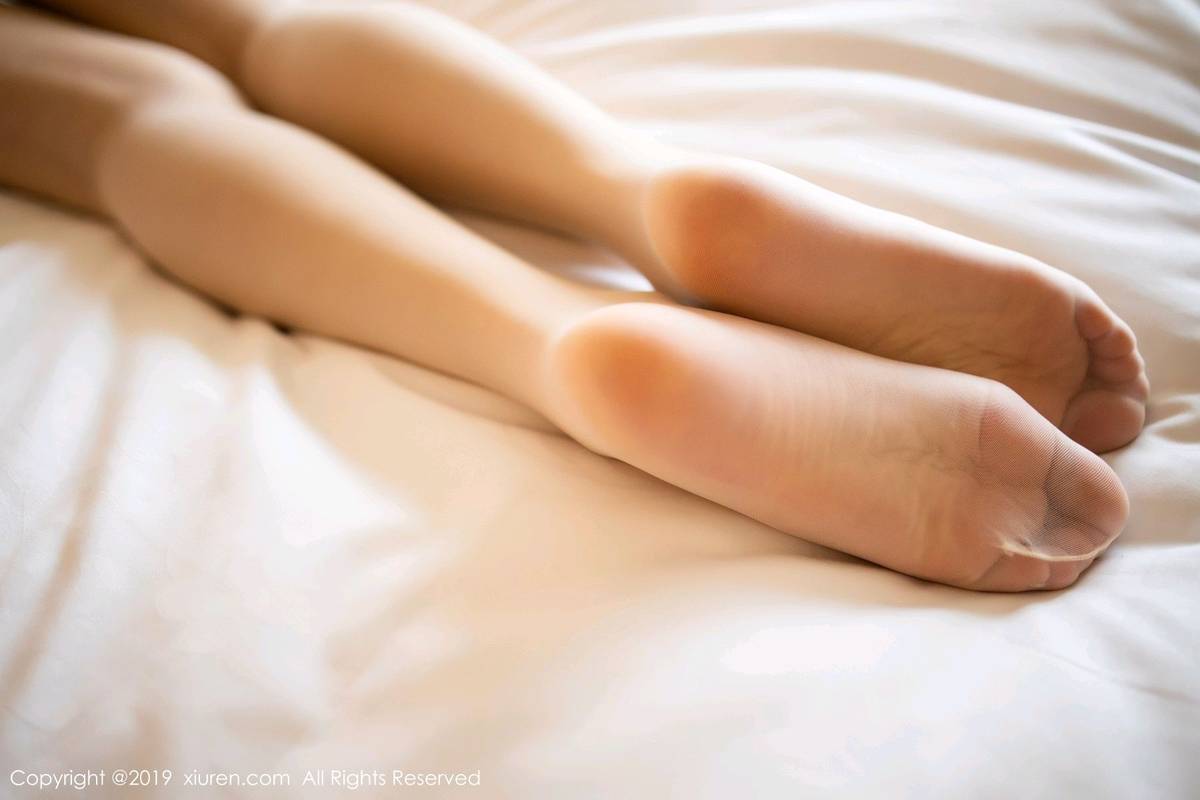 秀人网性感女神杨晨晨sugar白色长裙丝袜美腿足量精彩美图-87