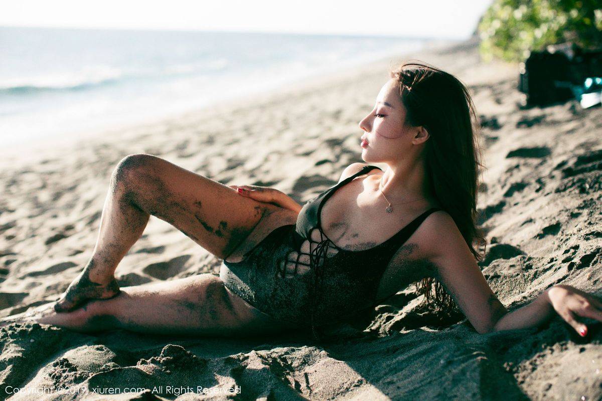 秀人网美女模特筱慧Icon沙滩比基尼泳装翘臀诱惑户外写真-45