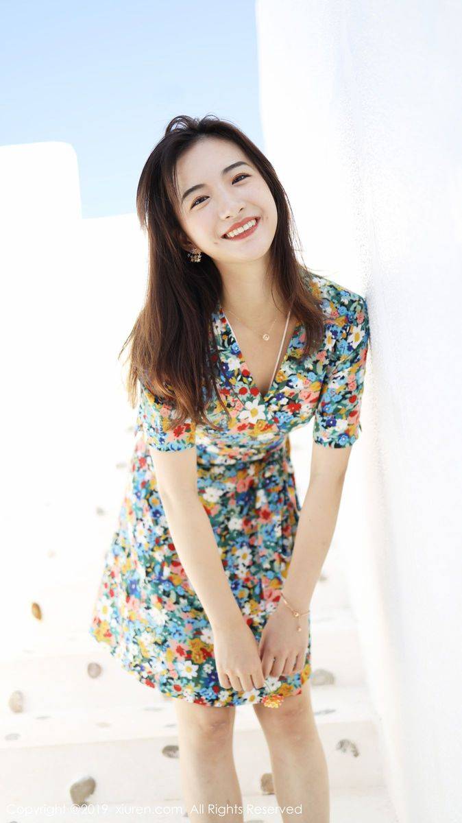 秀人网养眼美女艺儿拿铁大花长裙修长美腿首套性感写真-34