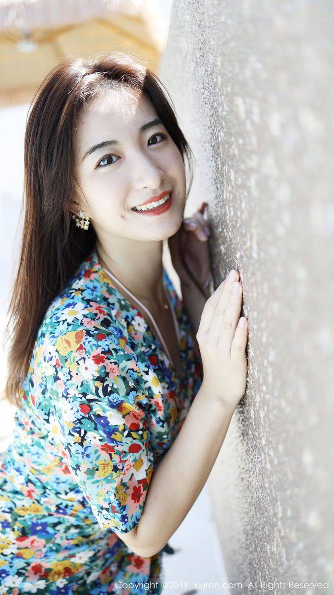 秀人网养眼美女艺儿拿铁大花长裙修长美腿首套性感写真-49