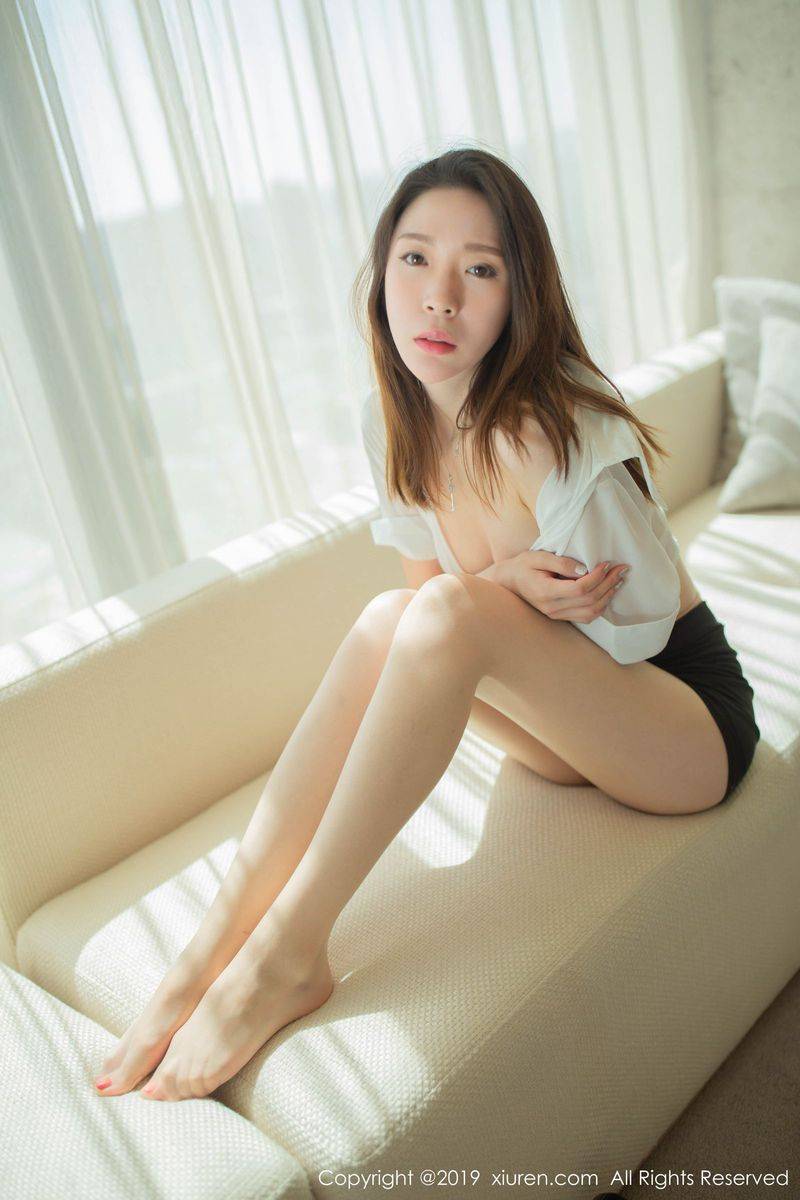 秀人网性感女神梦心玥职场OL白衬衫女秘书装扮丝袜美腿套图-28