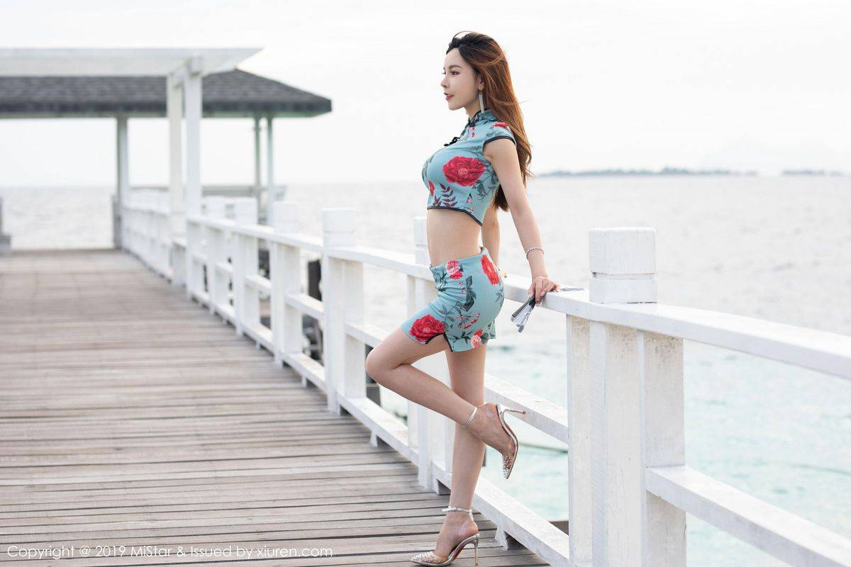 魅妍社美女模特沈佳熹旗袍装扮修长美腿超短裙仙本那旅拍-36