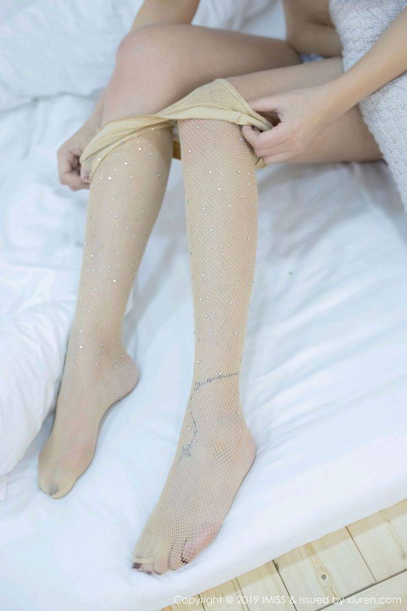 爱蜜社性感女神Lavinia肉丝袜美腿内衣诱惑超短裙福利写真-13