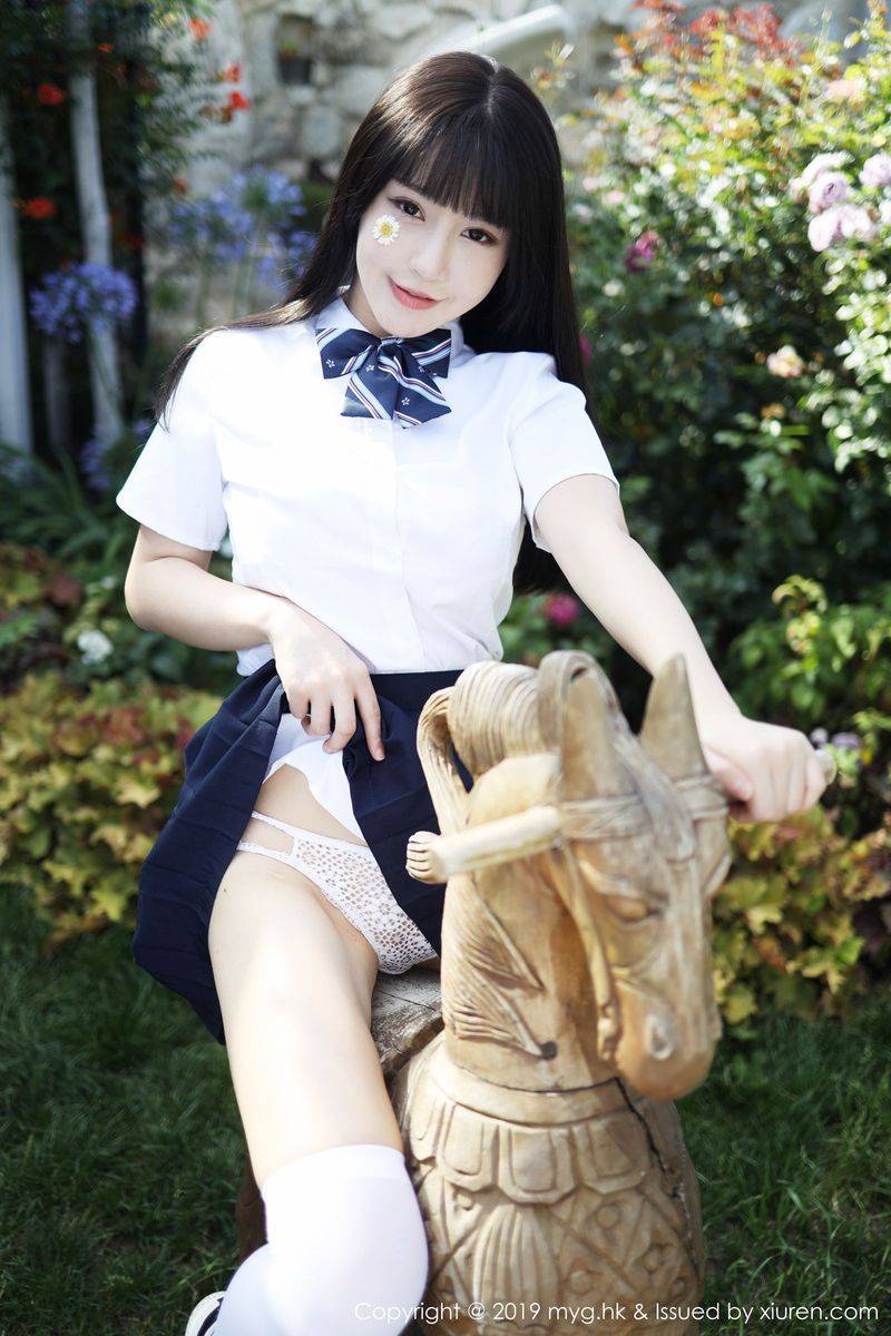 美媛馆性感女神Barbie可儿户外学院风学生装系列大理旅拍-32