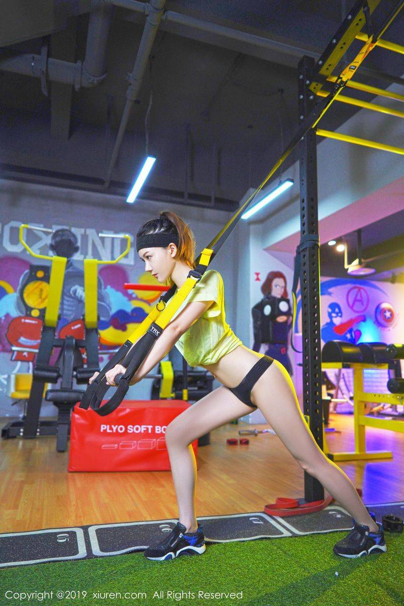 秀人网新人嫩模爱丽儿修长美腿室内健身房系列性感写真-22