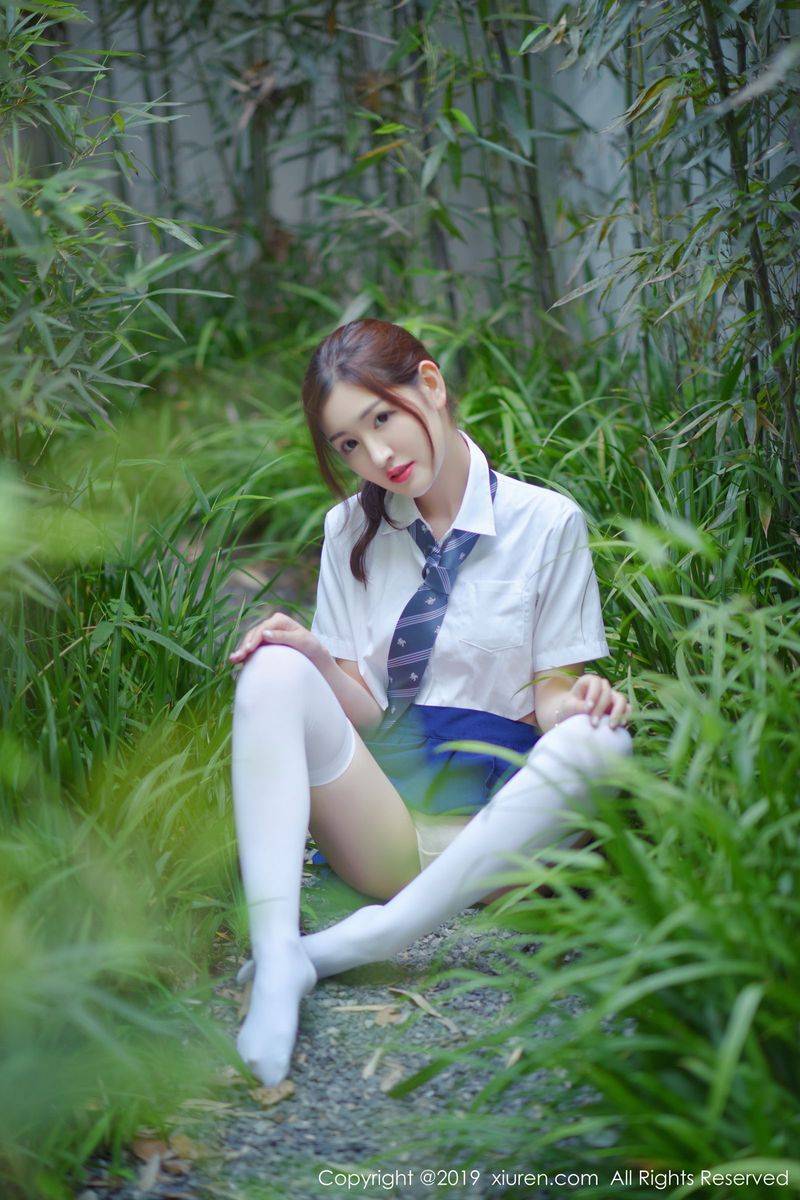 秀人网美女模特沈梦瑶户外竹林超短裙清脆娇嫩性感外拍-3