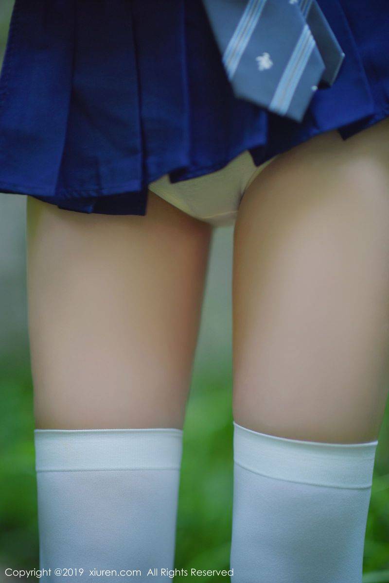 秀人网美女模特沈梦瑶户外竹林超短裙清脆娇嫩性感外拍-9