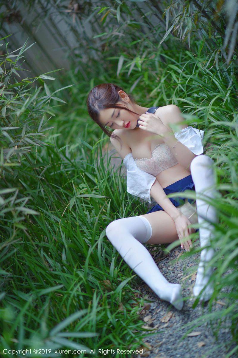 秀人网美女模特沈梦瑶户外竹林超短裙清脆娇嫩性感外拍-21