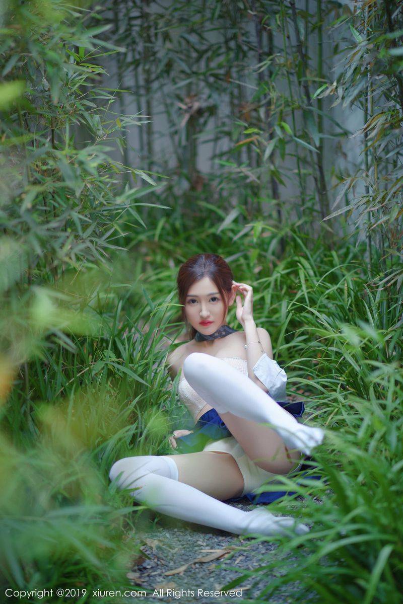 秀人网美女模特沈梦瑶户外竹林超短裙清脆娇嫩性感外拍-23