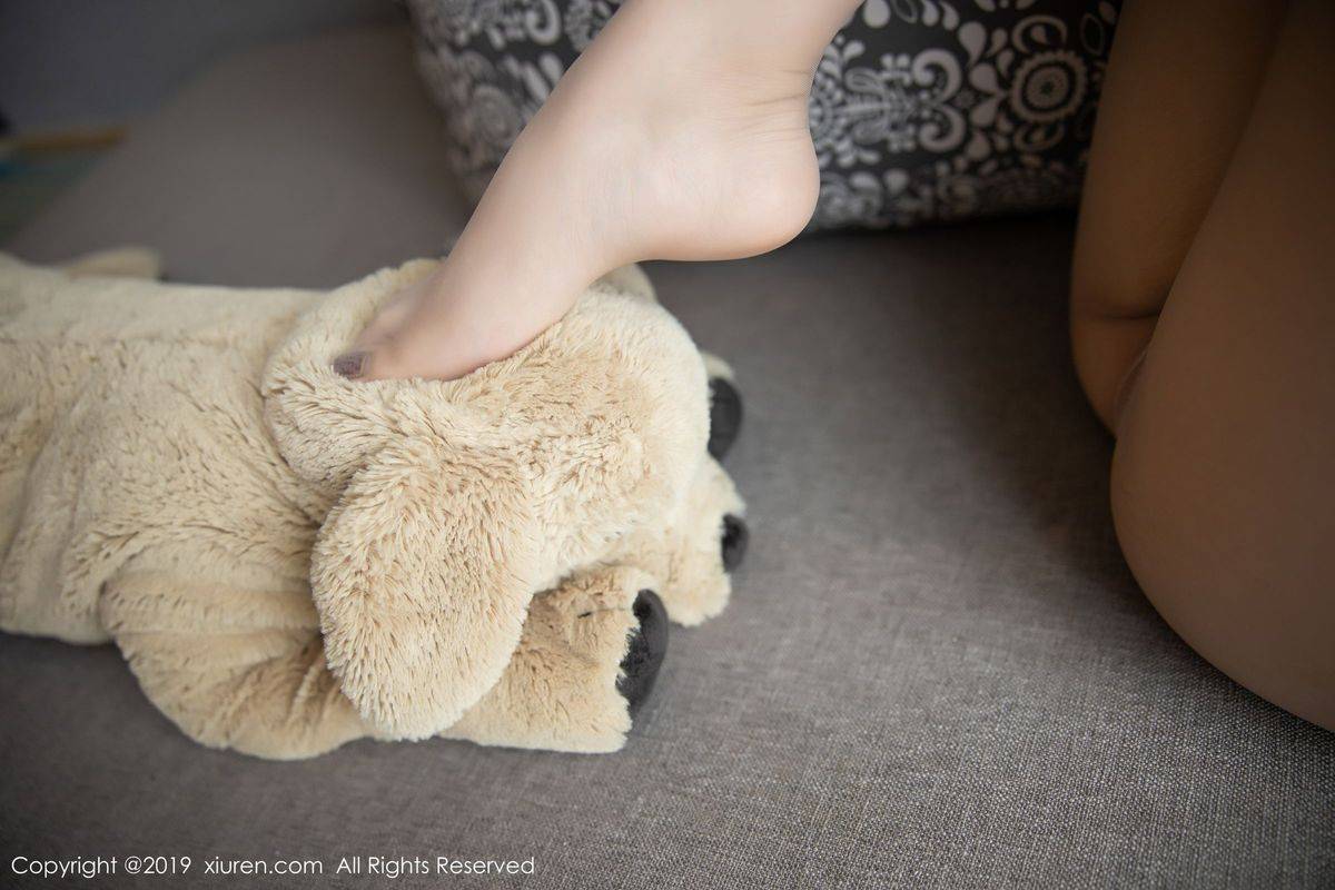 秀人网性感女神芝芝Booty粉丝职业OL装扮芊芊美腿如花写真-86