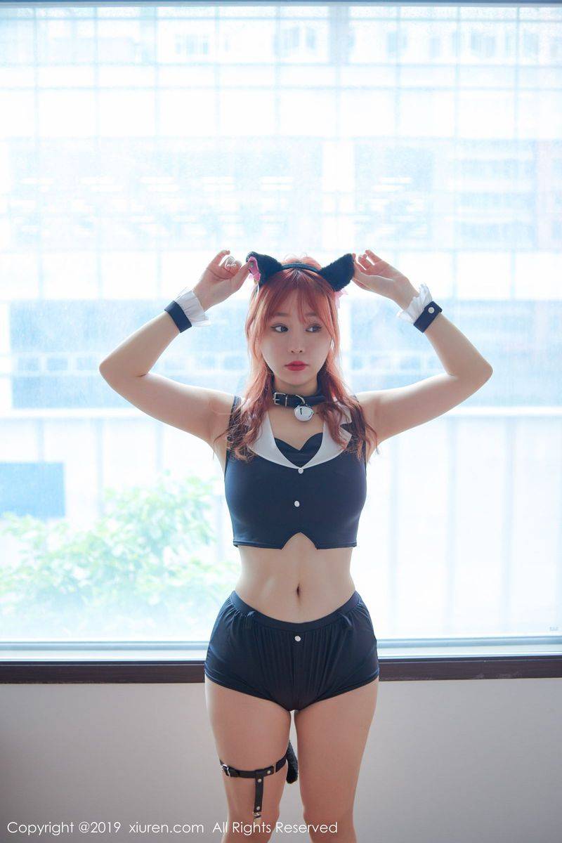 秀人网性感女神王雨纯猫女郎水手服姿势撩人韩国醉人旅拍-25