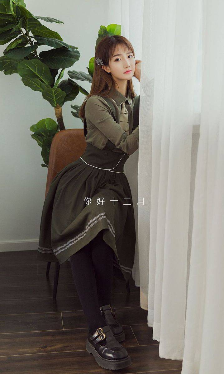 尤果网美女模特小汐xx心动粉色套装&诱人背带短裤养眼写真-3