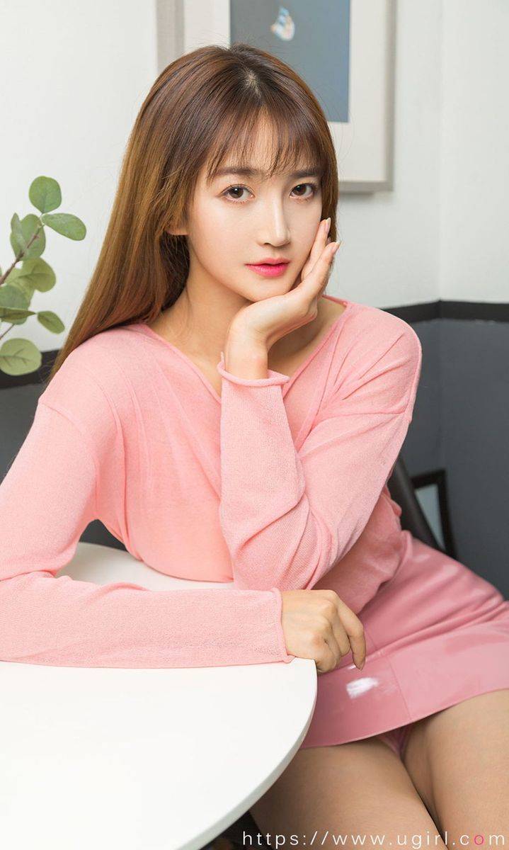 尤果网美女模特小汐xx心动粉色套装&诱人背带短裤养眼写真-11