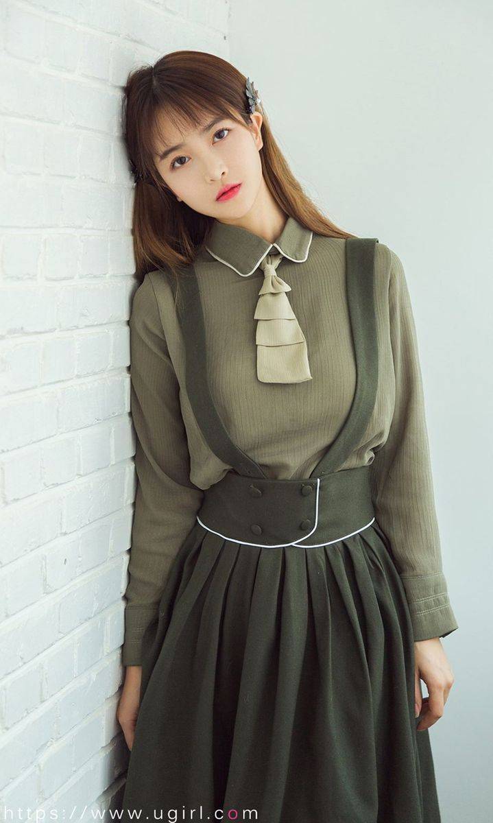 尤果网美女模特小汐xx心动粉色套装&诱人背带短裤养眼写真-32