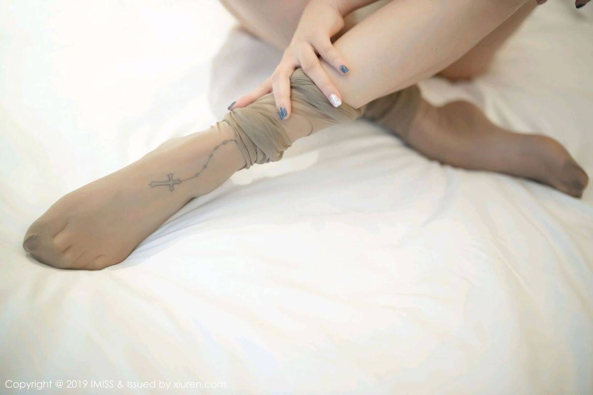 爱蜜社性感女神Lavinia肉职场OL装扮修长美腿内衣诱惑写真-55