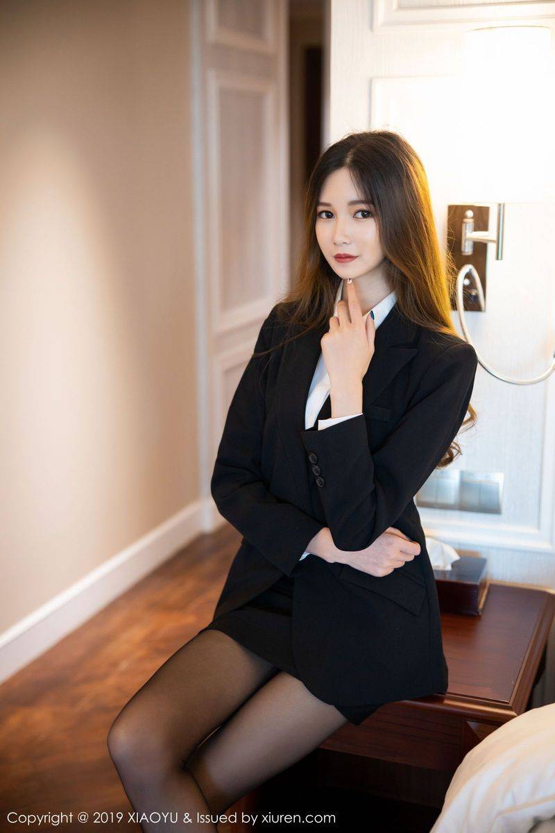 语画界性感嫩模程程程黑丝美腿女秘书职场OL装扮首套写真-13