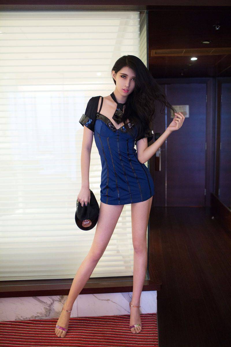 推女郎美女车模哈尼宝宝修长美腿警花制服诱惑私房写真