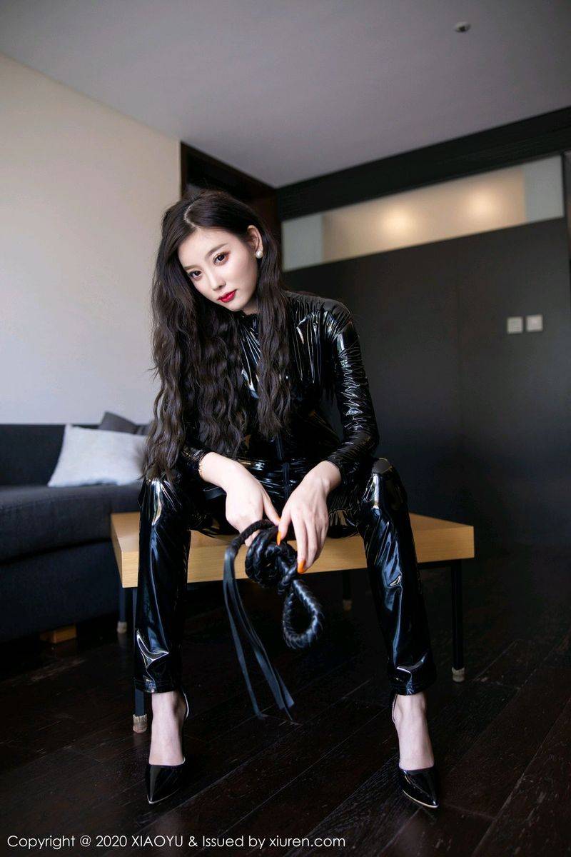 语画界性感女神杨晨晨sugar皮鞭与皮衣狂野魅惑济州岛旅拍-10