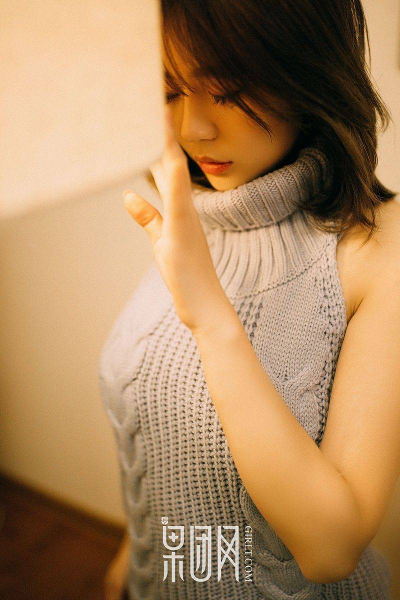 果团网美女模特星野千美奈大秀处男杀手开背毛衣性感写真-34