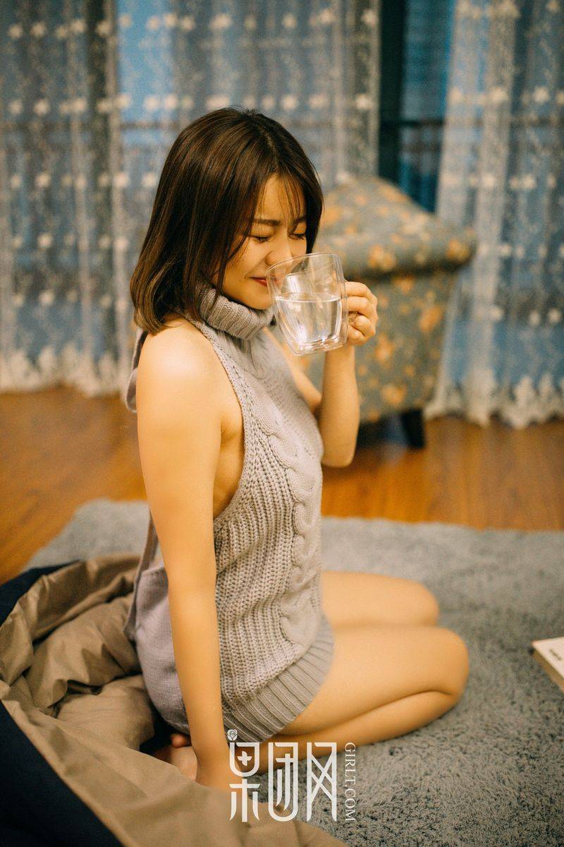 果团网美女模特星野千美奈大秀处男杀手开背毛衣性感写真-39