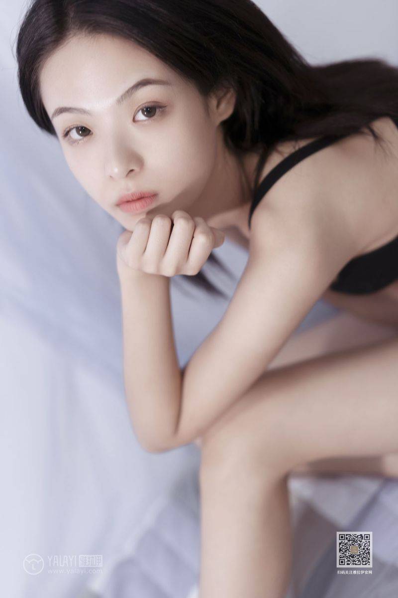 YALAYI雅拉伊美女模特含嫣修长美腿内衣诱惑室内私房写真-24