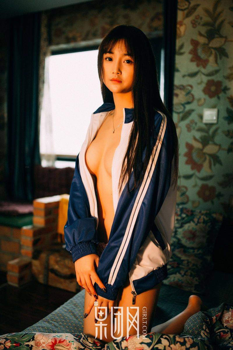 果团网美女模特被驯服的琪妹校服风情制服诱惑专辑写真-16
