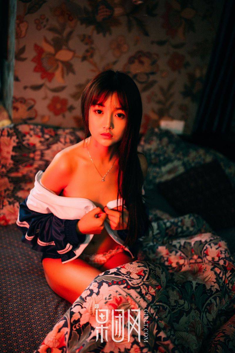 果团网美女模特被驯服的琪妹校服风情制服诱惑专辑写真-15