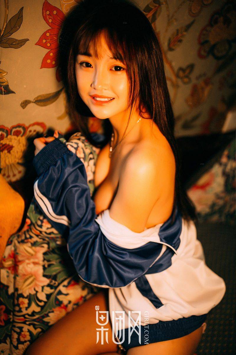 果团网美女模特被驯服的琪妹校服风情制服诱惑专辑写真-21