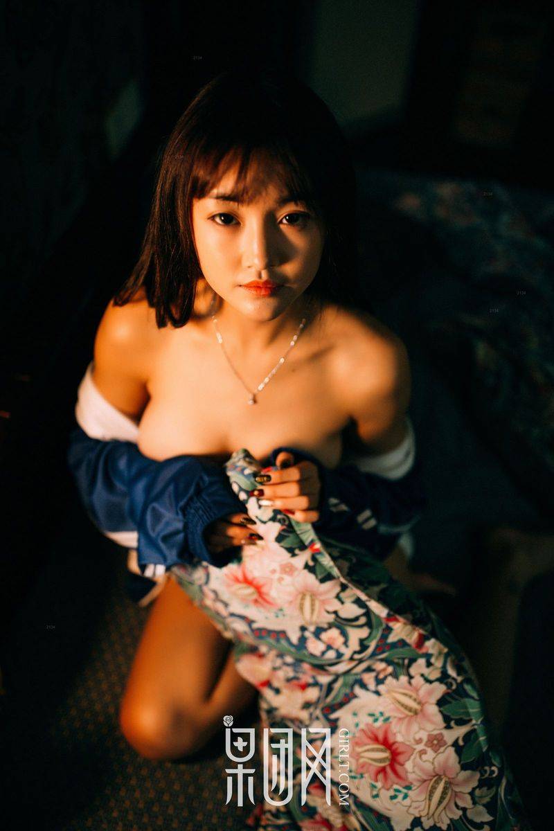 果团网美女模特被驯服的琪妹校服风情制服诱惑专辑写真-22