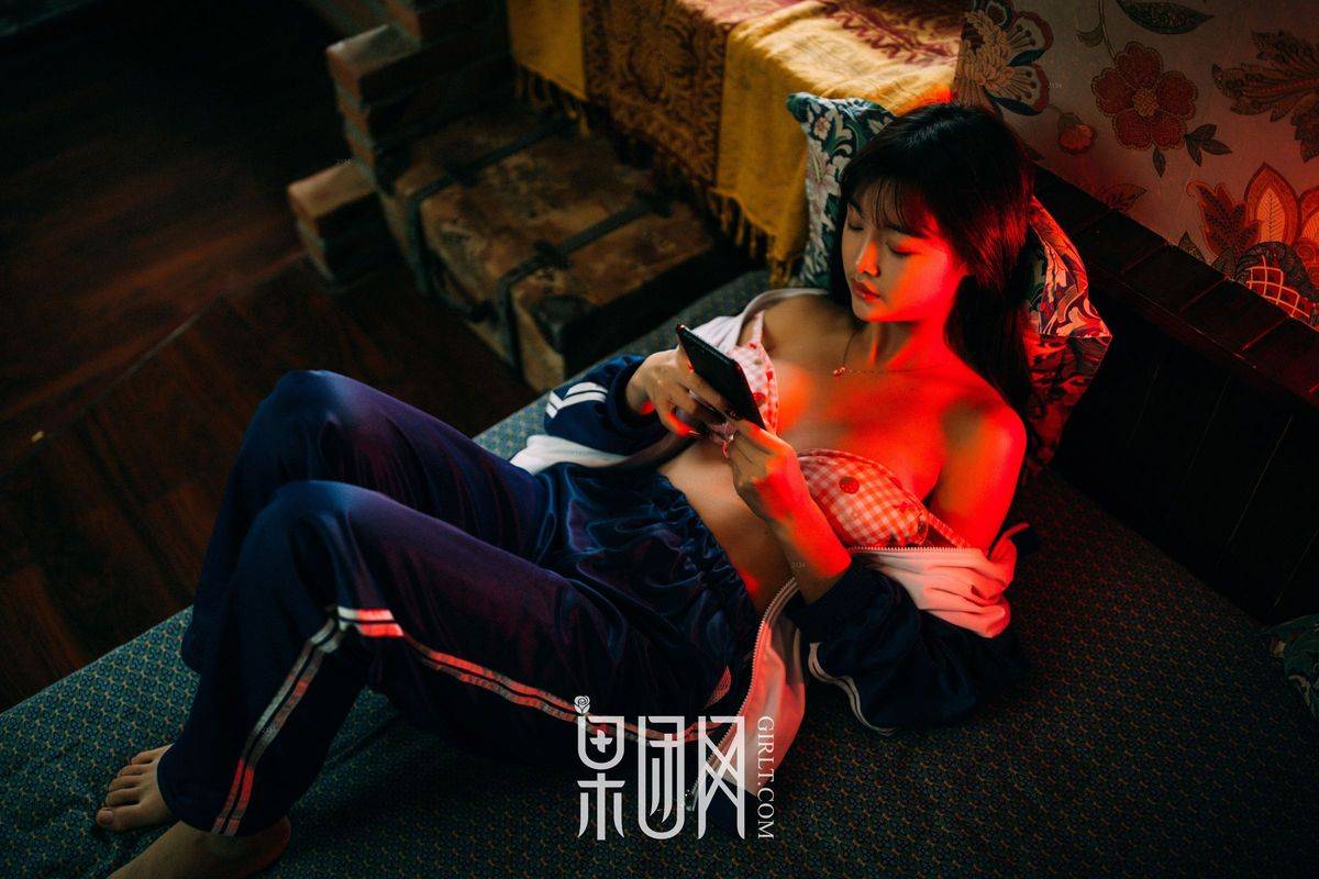 果团网美女模特被驯服的琪妹校服风情制服诱惑专辑写真-29