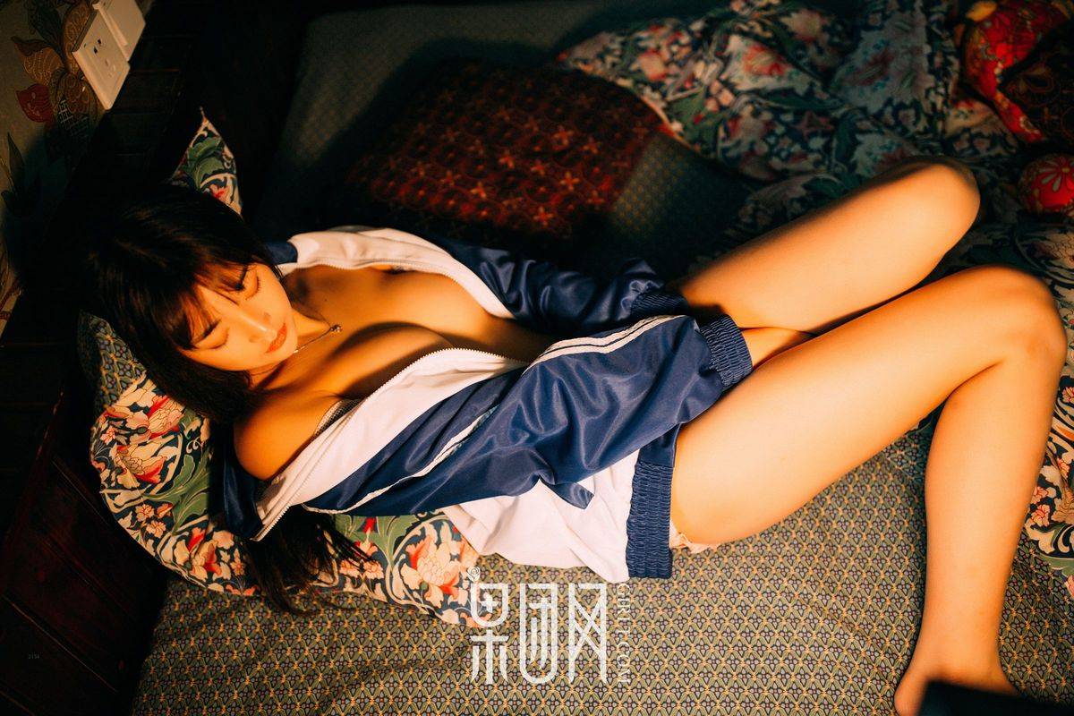 果团网美女模特被驯服的琪妹校服风情制服诱惑专辑写真-34