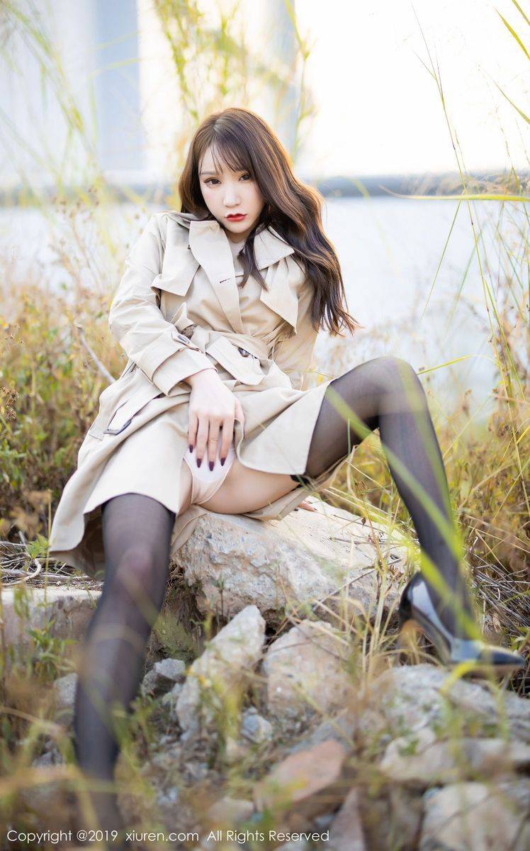 秀人网性感女神周于希Sandy黑丝美腿内衣诱惑户外实拍美图-20