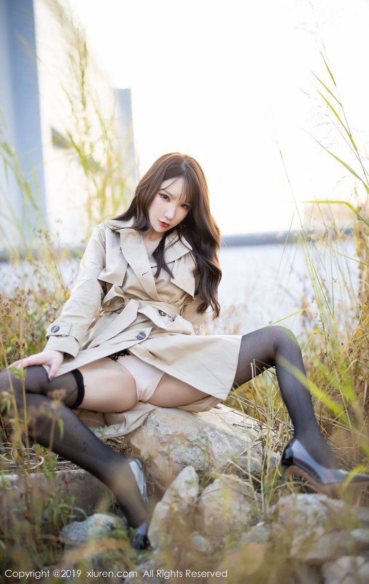 秀人网性感女神周于希Sandy黑丝美腿内衣诱惑户外实拍美图-24