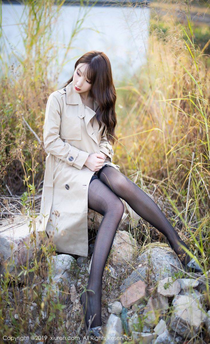 秀人网性感女神周于希Sandy黑丝美腿内衣诱惑户外实拍美图-31