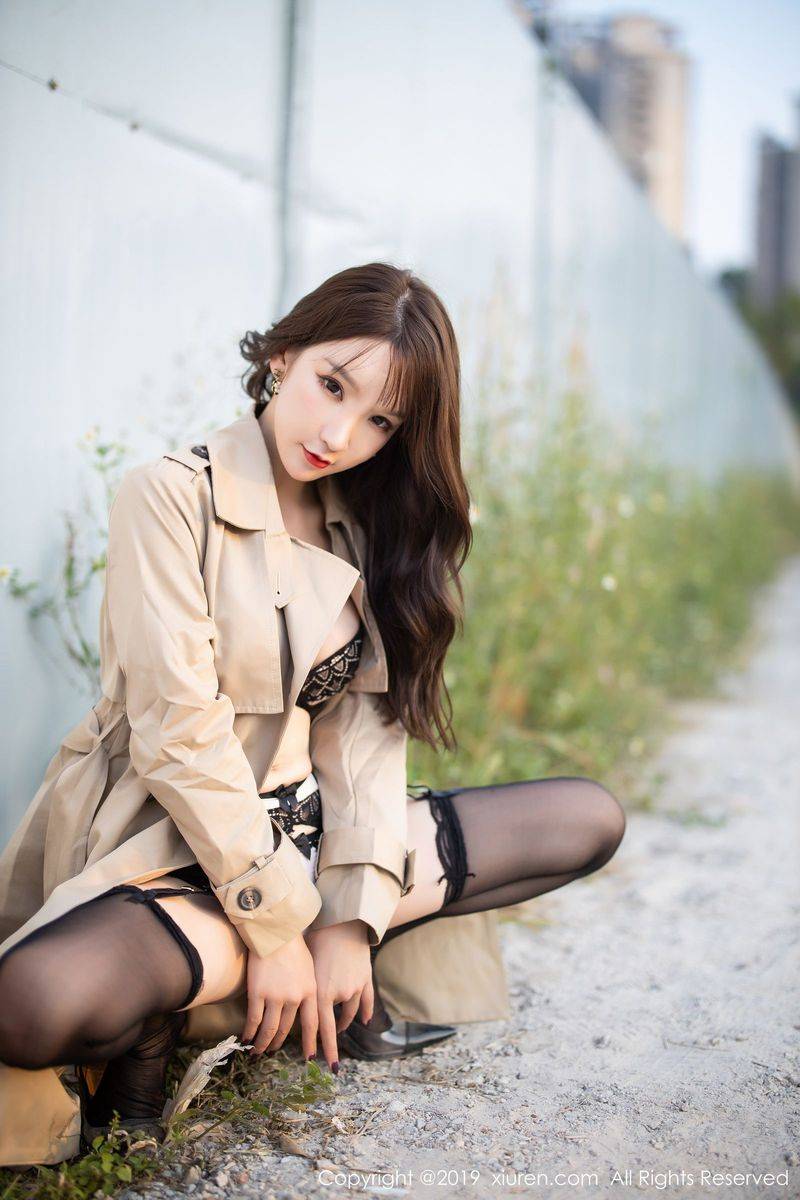 秀人网性感女神周于希Sandy黑丝美腿内衣诱惑户外实拍美图-64