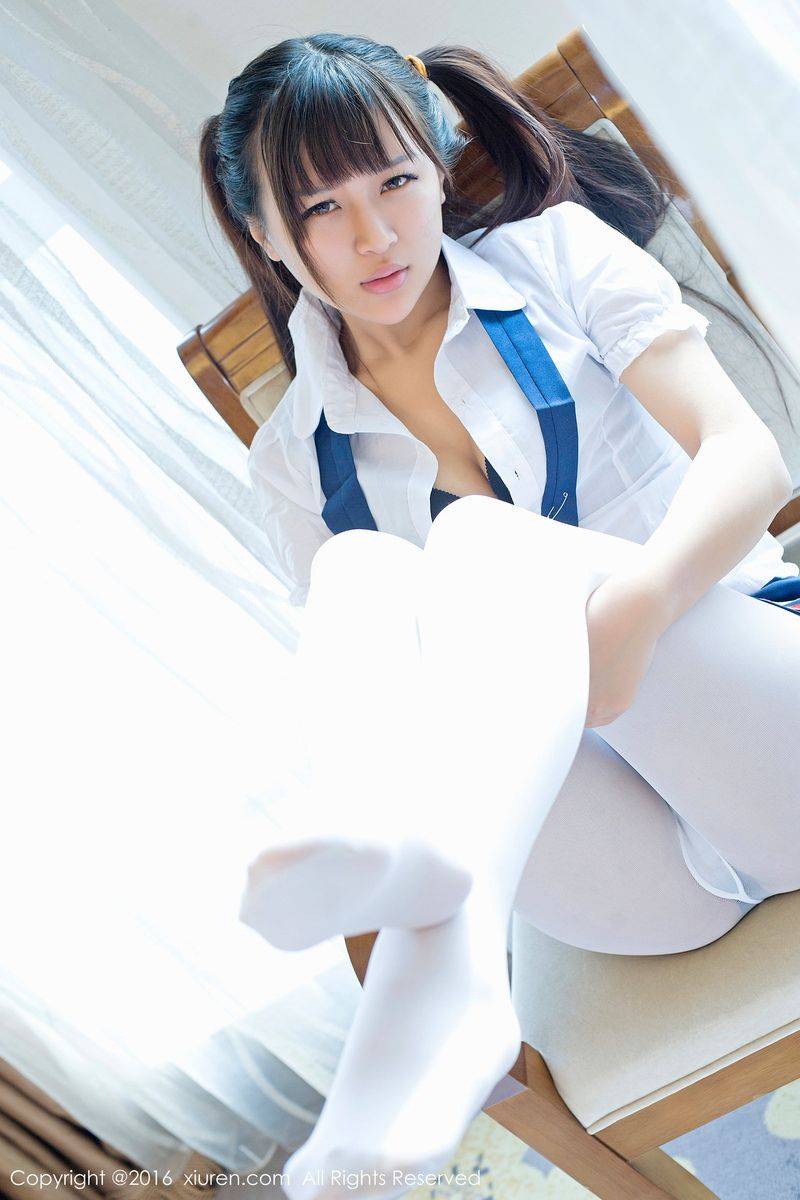 秀人网性感嫩模李佳瞳v学生短裙三点式内衣诱惑大尺度写真-43