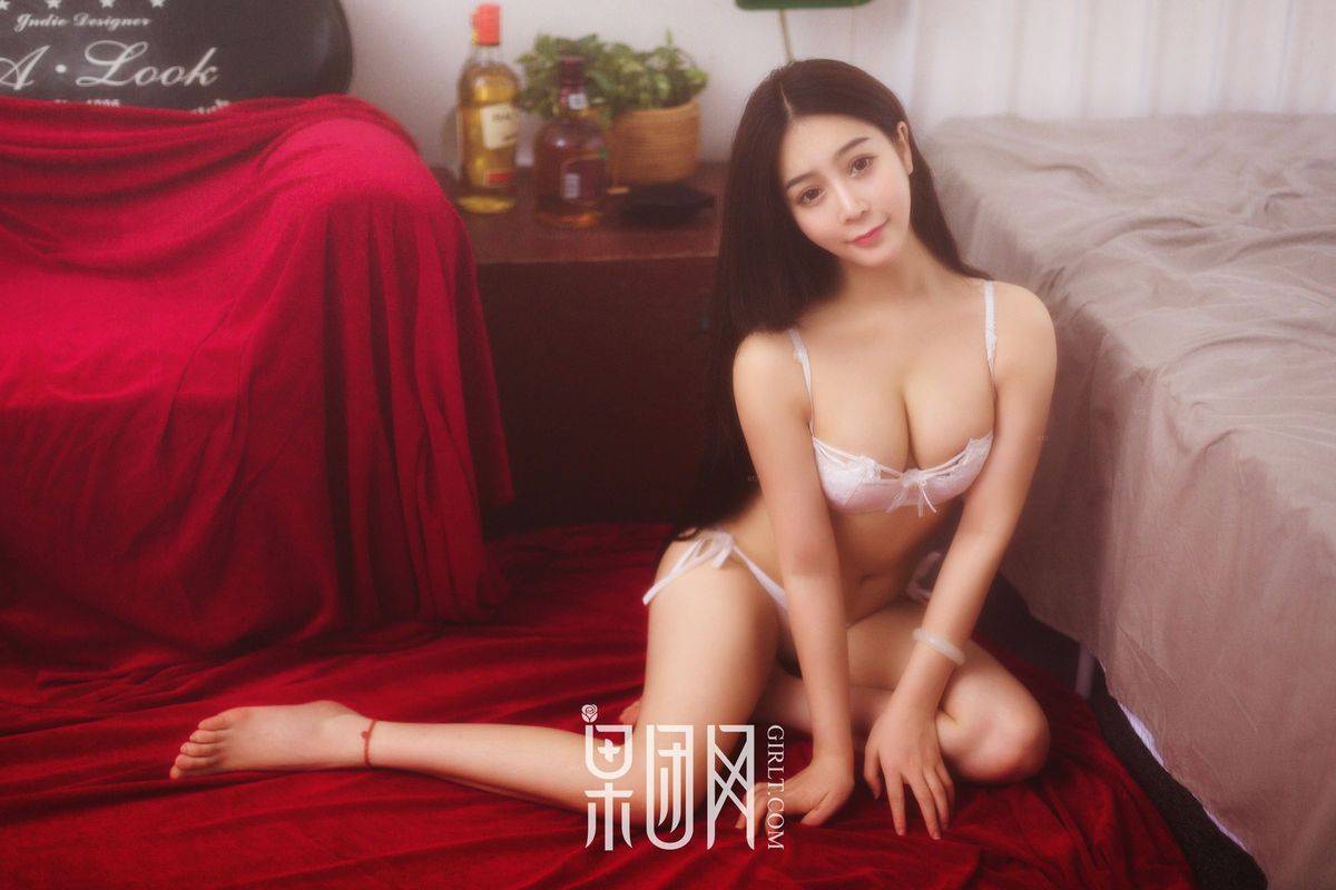 果团网性感美女小伊伊化身玉兔精娇俏蜜桃臀清纯无敌写真-35