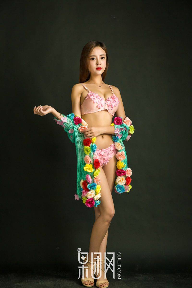 果团网养眼美女修长美腿粉色比基尼内衣诱惑少女气套图-9