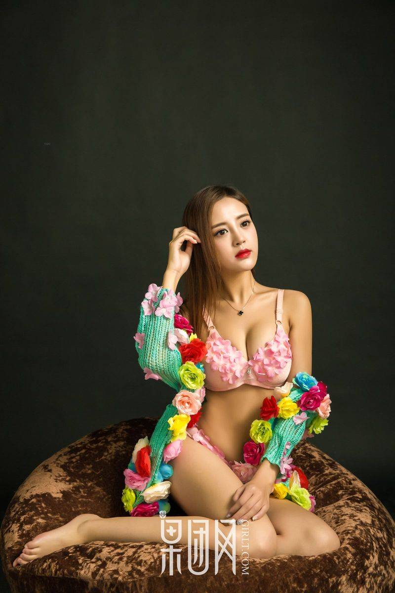 果团网养眼美女修长美腿粉色比基尼内衣诱惑少女气套图-13