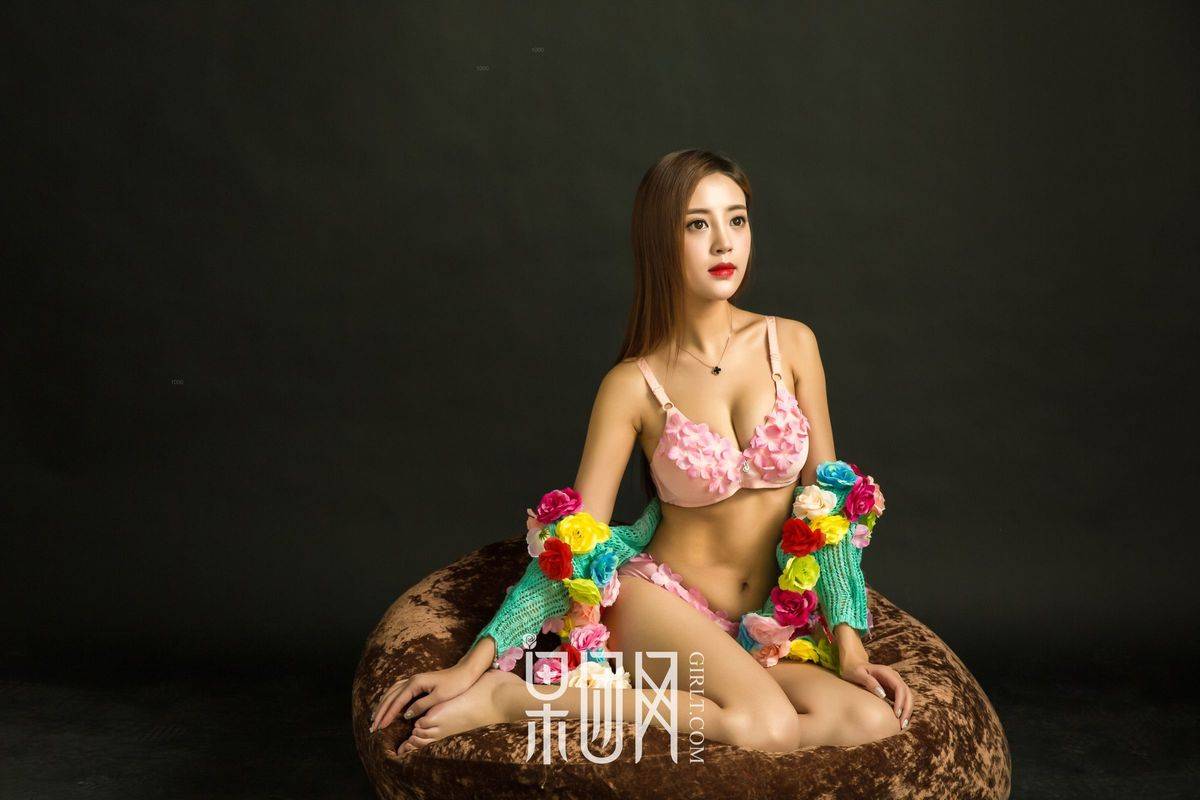 果团网养眼美女修长美腿粉色比基尼内衣诱惑少女气套图-44