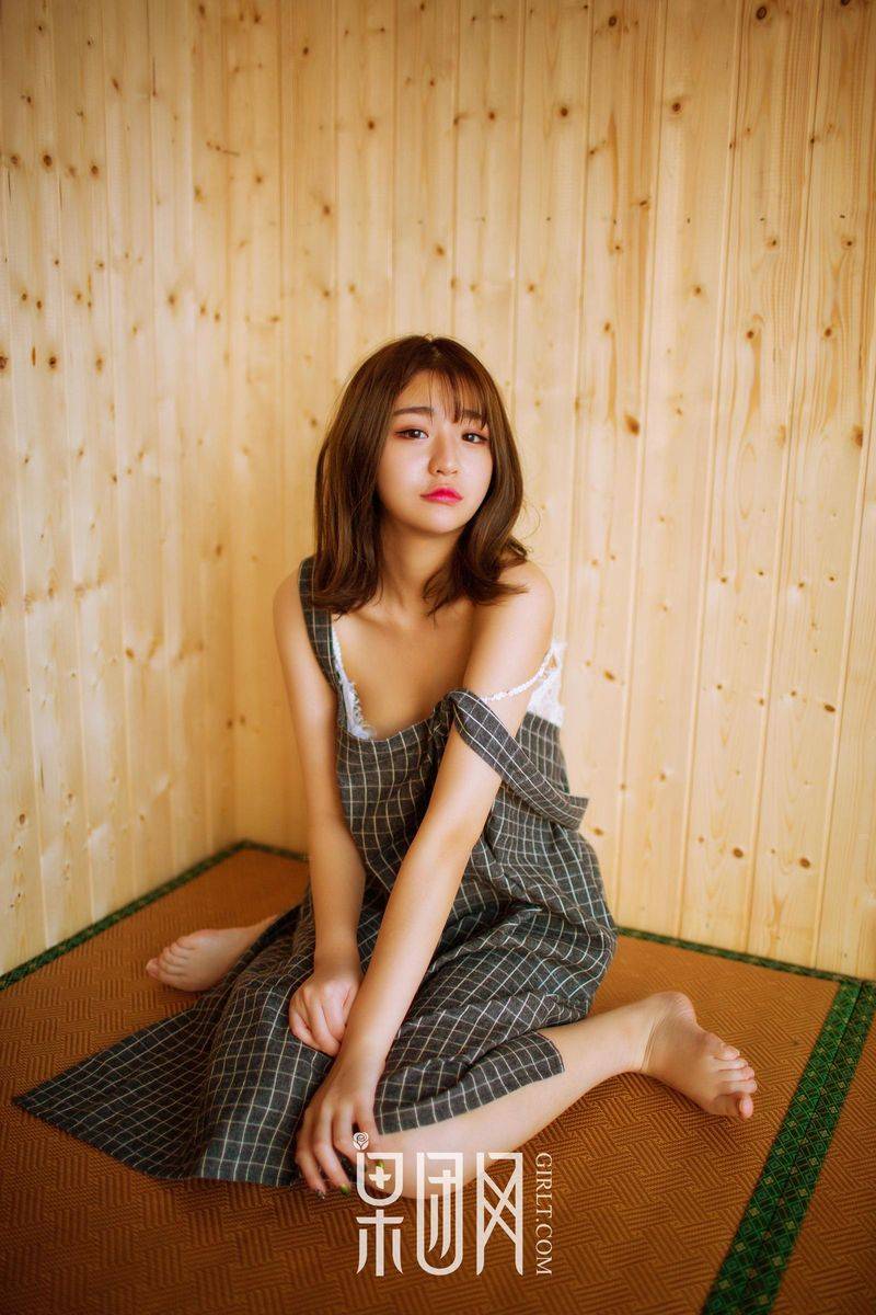 果团网性感嫩模穿着白色蕾丝衫傲人好身材内衣诱惑写真-28