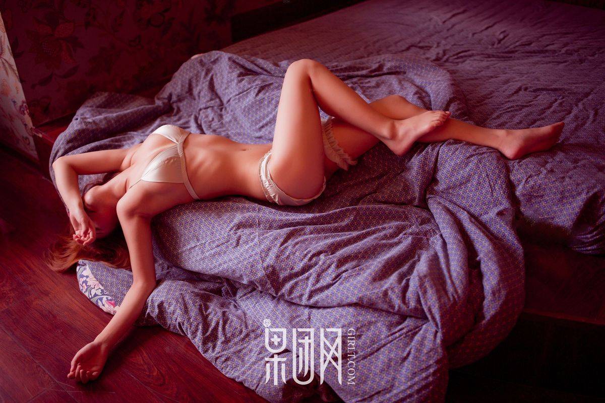 果团网美女模特修长玉足内衣诱惑邀君共赏狂欢性感写真-44