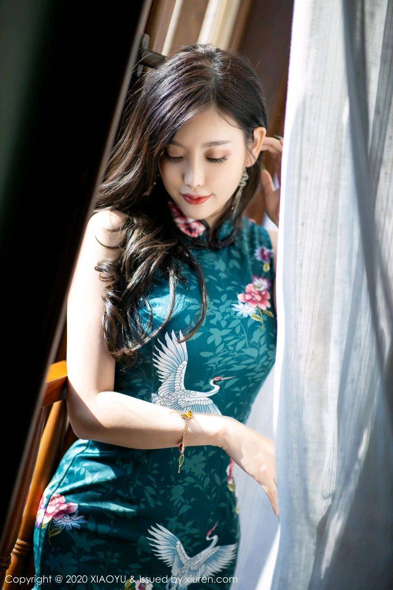 语画界性感女神杨晨晨sugar古典旗袍+高跟鞋系列周末大餐-32